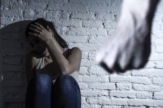 Δεν μένουν όλες «ασφαλείς» όταν μένουν στο σπίτι