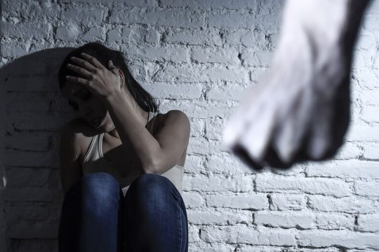 Δεν μένουν όλες «ασφαλείς» όταν μένουν στο σπίτι