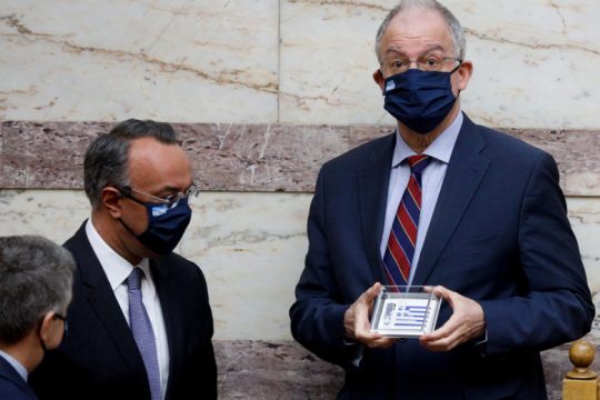 Βλέποντας και… κάνοντας για το 2021