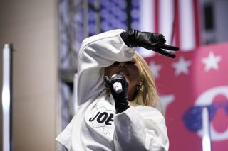 Lady Gaga vs Βίκυ Μοσχολιού
