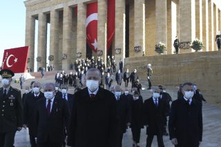 Περιμένοντας τον Μπάιντεν