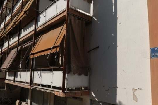 Παραδόθηκε ο τρίτος ανήλικος που εμπλέκεται στη δολοφονία της 50χρονης
