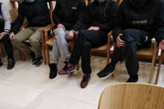 Αλυσοδεμένοι από τα μπουντρούμια της ΓΑΔΘ στα δικαστήρια Θεσσαλονίκης