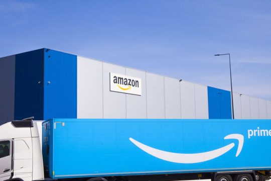 Amazon κερνάει, Τζεφ Μπέζος πίνει