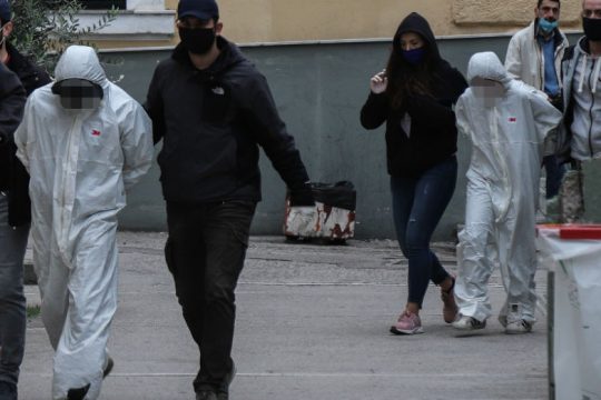 Προφυλακιστέοι η 15χρονη και ο 17χρονος για το φόνο της 50χρονης