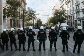 Τρόμος και αθλιότητα στην καραφλή δημοκρατία