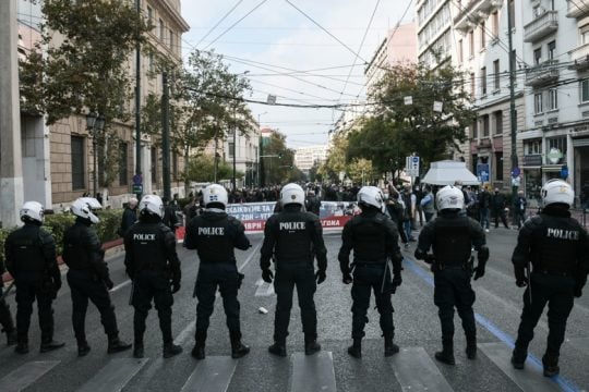 Τρόμος και αθλιότητα στην καραφλή δημοκρατία