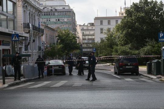 Δημοκρατικά τάχα καμώματα