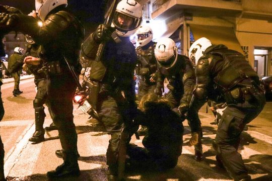 Αστυνομικοί βιαιοπραγούν τα όργανα συγκαλύπτουν