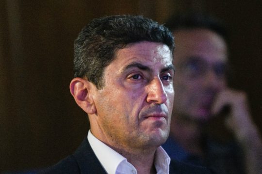 Συνεχίζει στον κατήφορο