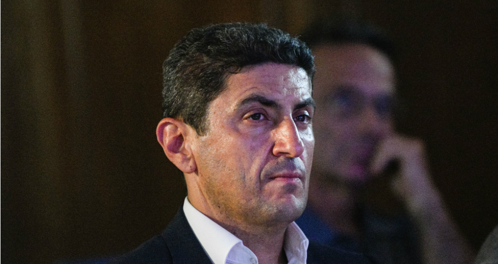 Συνεχίζει στον κατήφορο