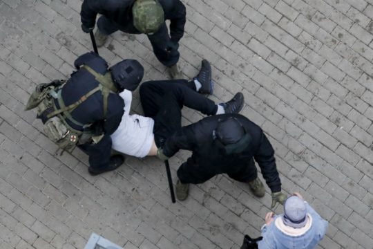 Πρόσθετα μέτρα κατά του Μινσκ εξετάζει η Ε.Ε.