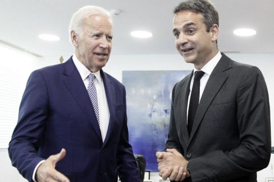 Χαιρετίζουν την εκλογή Μπάιντεν – Χάρις κυβέρνηση και ΠτΔ