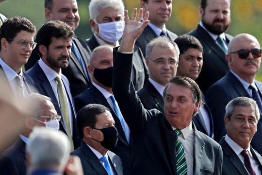 Σε «ελεύθερη πτώση» η δημοτικότητα Μπολσονάρο σύμφωνα με δημοσκοπήσεις