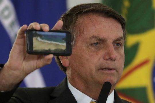 Μπολσονάρο για πανδημία: Μια μέρα όλοι θα πεθάνουμε, ας ανοίξουμε τον τουρισμό