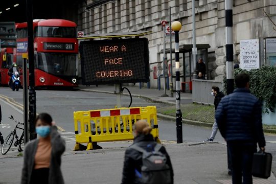 Έρευνα: Σε σούπερ μάρκετ και σχολεία η μεγαλύτερη διασπορά του ιού στη Βρετανία