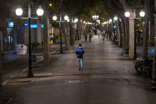 Επεκτείνεται η καραντίνα σε περιφέρειες της Ισπανίας μετά την έκρηξη μολύνσεων