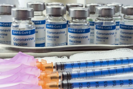 Η αλυσίδα διανομής των εμβολίων η επόμενη πρόκληση