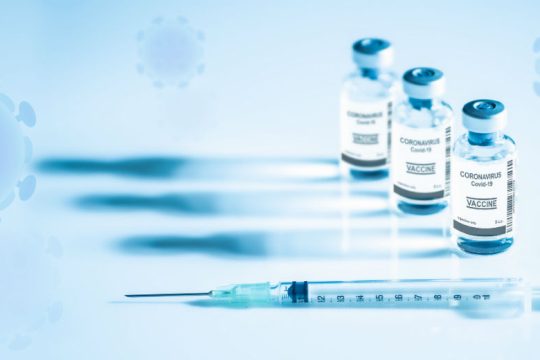 Πιθανή η ανάγκη αναπροσαρμογής των εμβολίων για κορονοϊό στο μέλλον