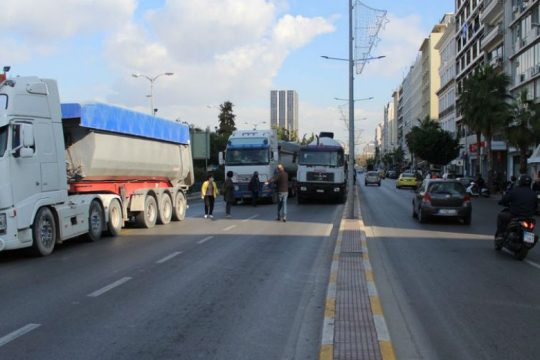 «Απαγορευτικό» στα φορτηγά του ΟΛΠ από τον Δήμο Πειραιά
