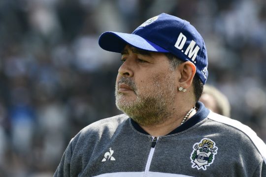 Στο χειρουργείο για αιμάτωμα στον εγκέφαλο ο Μαραντόνα