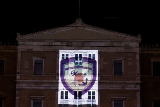 Τα τανκς ξαναμπαίνουν στη Βουλή