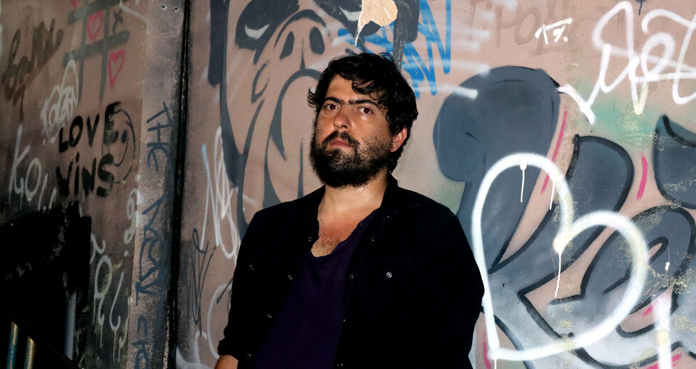 «Ο καλλιτέχνης που ταυτίζεται με την όποια κυβέρνηση χάνει τον δρόμο του»