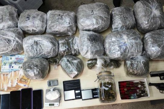 ΕΛ.ΑΣ.: Εμπλοκή σχολείου της Αττικής σε μεγάλο κύκλωμα ναρκωτικών