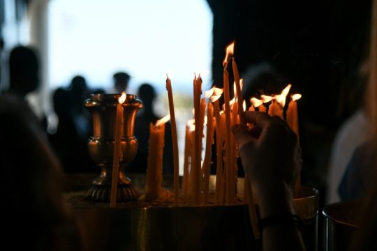 Παρανομούντες μέσα στις εκκλησίες