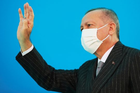 Τριάντα χρόνια καχυποψίας