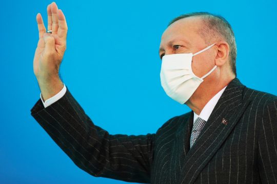 Νέα επίθεση φιλίας Ερντογάν σε Ε.Ε. και απάντηση από το Παρίσι