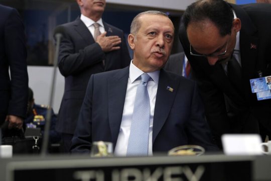 Κάνει και πλάκα στους Ευρωπαίους ο Ερντογάν