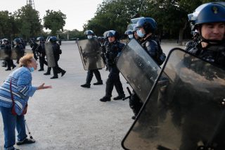 Ο Μακρόν δίνει ασυλία στην αστυνομία
