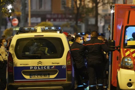 Ελεύθερος ο άνδρας που είχε προσαχθεί για την επίθεση εναντίον Έλληνα ιερέα στη Λιόν