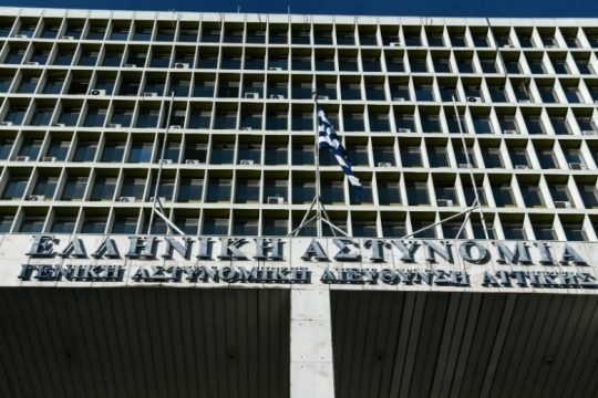 Άλλα λέει η ΓΑΔΑ και άλλα ο Χρυσοχοϊδης