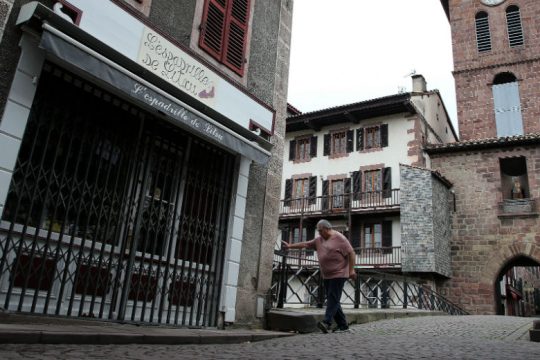 Από νέο κορονοϊό 1 στους 4 θανάτους στη Γαλλία