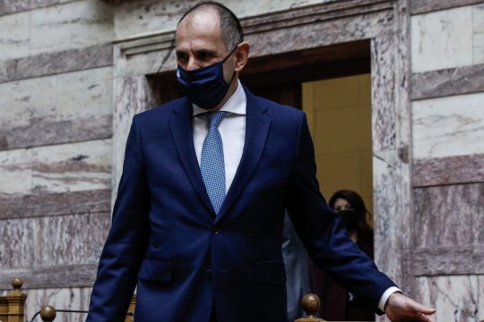 Πυρά μετά τις δηλώσεις Γεραπετρίτη για τις ΜΕΘ: Τυμβωρυχία η γραμμή της Ν.Δ.