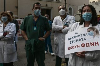 Τώρα και… διώξεις στους ήρωες