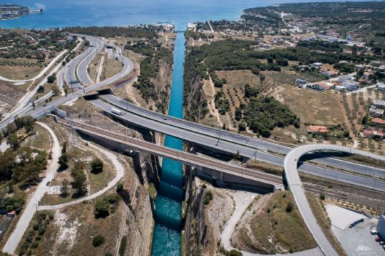 Αναστολή διελεύσεων από τη διώρυγα της Κορίνθου