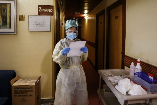 Ελβετία: Κάντε νωρίς τη διαθήκη σας – Οι αρνητές μάσκας να μένουν εκτός ΜΕΘ