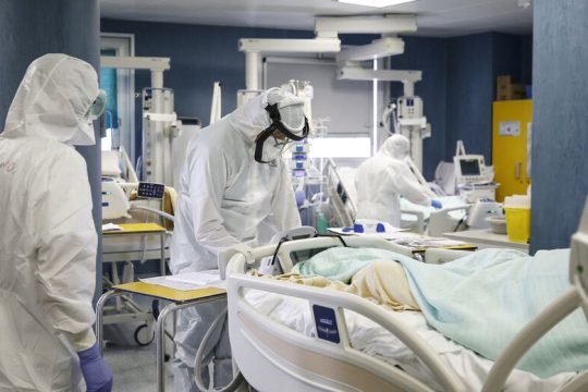 Ακόμη και ο ΟΟΣΑ ζητά επενδύσεις σε υγειονομικό προσωπικό