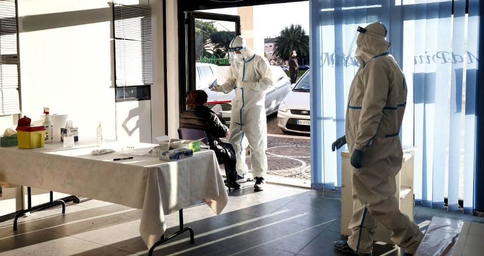 Ένας νεκρός ανά 17” στην Ευρώπη, εκατοντάδες θάνατοι σε Ιταλία και Γαλλία