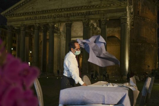 Εν αναμονή νέο διάταγμα Κόντε – Απαγόρευση κυκλοφορίας από τις 10 το βράδυ για όλη την Ιταλία