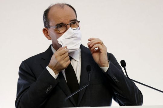 Άνοιγμα καταστημάτων και… εκκλησιών τον Δεκέμβριο στη Γαλλία
