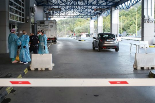 Κορονοϊός: Τι ισχύει για τα χερσαία σύνορα