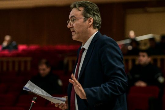 Ο Θ. Καμπαγιάννης αποδομεί την απόφαση για απαγόρευση συναθροίσεων