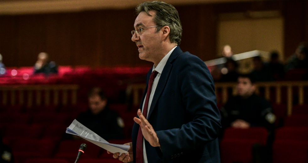 Ο Θ. Καμπαγιάννης αποδομεί την απόφαση για απαγόρευση συναθροίσεων