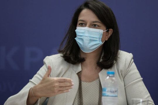 Το Υπουργείο Παιδείας μοιράζει «εντέλλεσθε»