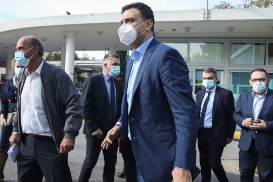 Σπασμωδικές κινήσεις για την πανδημία