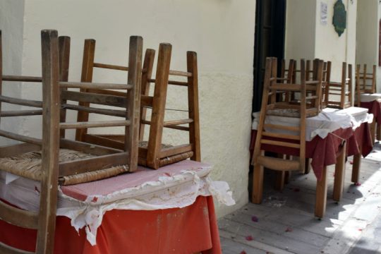 Πώς ενισχύονται επιχειρήσεις και εργαζόμενοι που πλήττονται